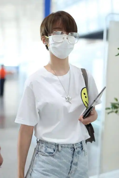 1/ 12 2021年6月23日,北京,谢楠现身机场.