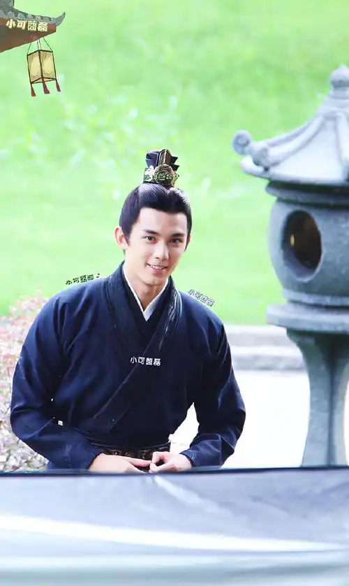 吴磊星汉灿烂#吴磊《星汉灿烂》最新路透蓝衣造型 发冠造型俊逸洒脱