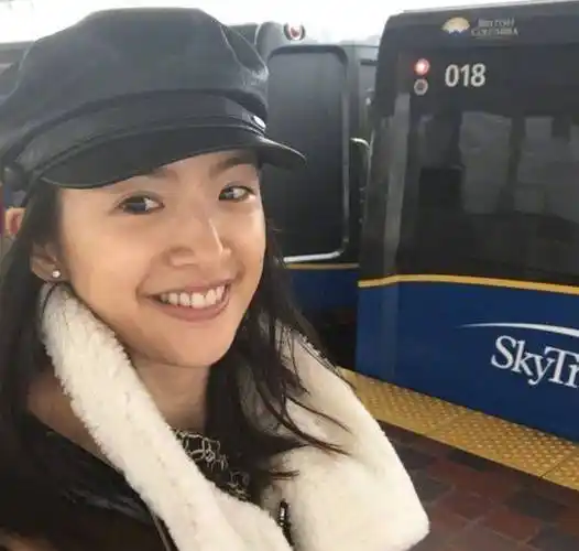 5岁父母离异,16岁扛巨额债款,23岁立遗嘱,胡歌都为她现场洒泪_林依晨