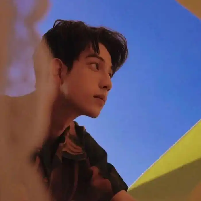 帅帅酷酷的男生头像,干净积极的微信头像