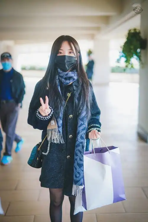 郑乃馨今日机场饭拍