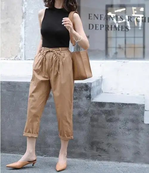 卡其色裤子裙子配什么色上衣好看图