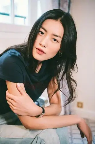 单眼皮高颧骨人称大表姐的刘雯为何深受观众喜爱