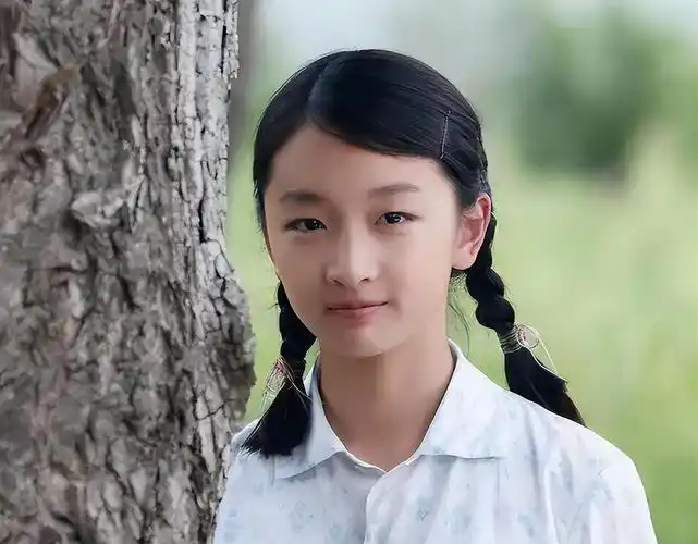 撞衫不可怕谁丑谁尴尬刘亦菲周冬雨同款造型颜值差距高下立见