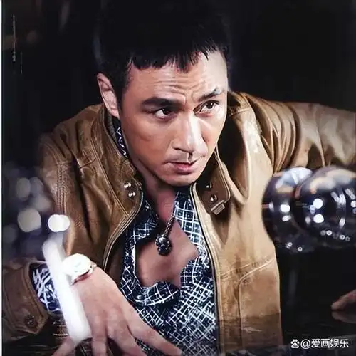 如今娱乐圈浮华炒作,61岁的吴镇宇,成了内娱的尊严典范