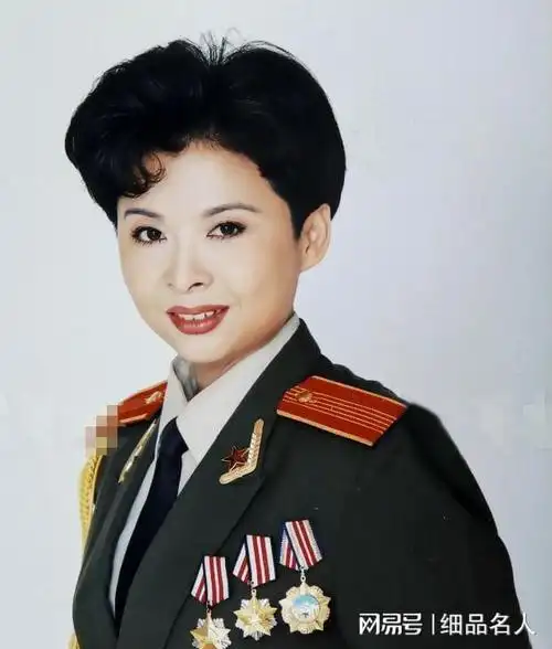 董文华最红时谣言毁了她的事业和人生丈夫陪她风雨与共