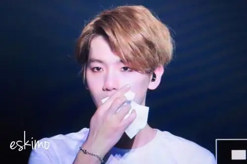 边伯贤看到你哭 真的很难受 -飞天小厉害