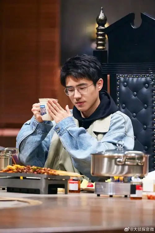 【#大侦探9永九侦藏收官晚宴#高清剧照】之@刘昊然turbo:  思维跳跃