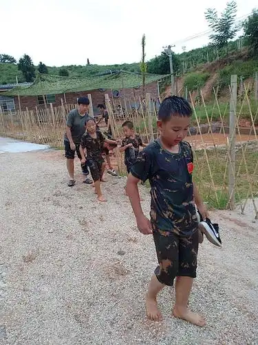 昊哥"小红帽森林学堂军事夏令营"纪实