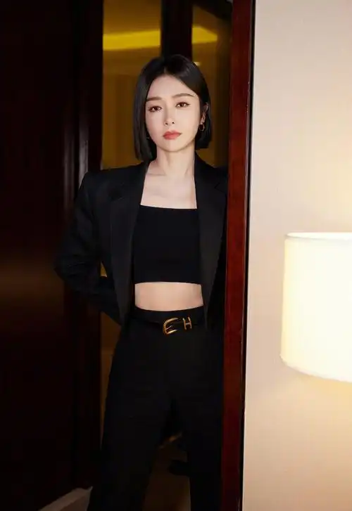 秦岚写真:五月,春未尽,夏初临-爱读书