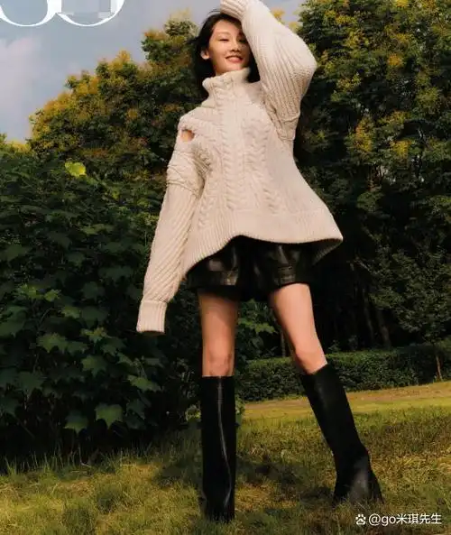 苗苗和郑恺被邀拍合照,苗苗高情商举动,衬托老公身高有178