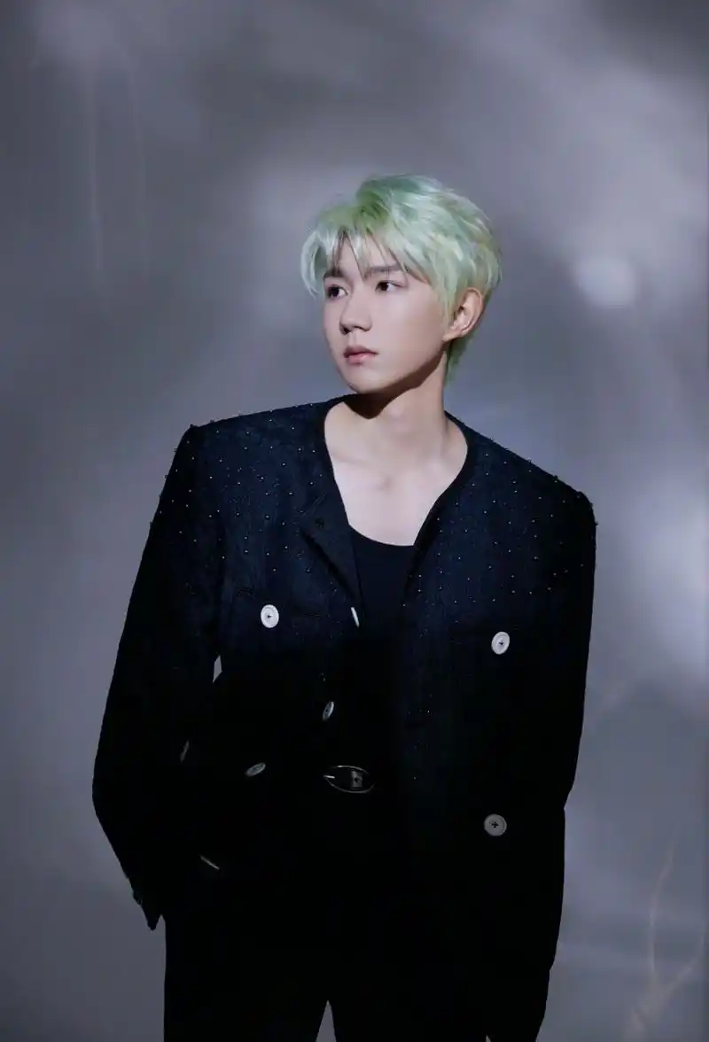 tfboys十年之约# @王俊凯 @王源 @易烊千玺  十周年写真 chapter