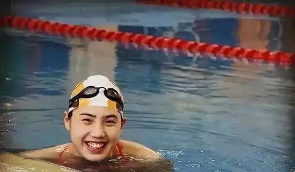 泳坛新星张雨霏以出色的表现征服了所有观众,在杭州