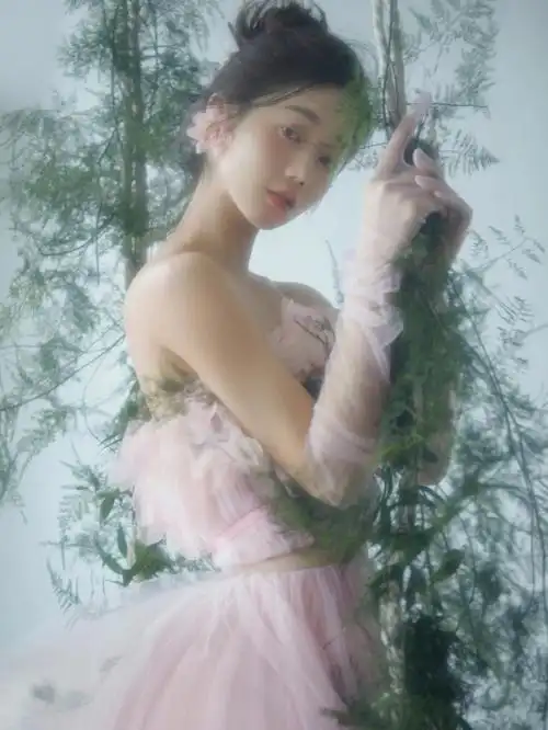 温柔甜妹的室内森系写真少女写真