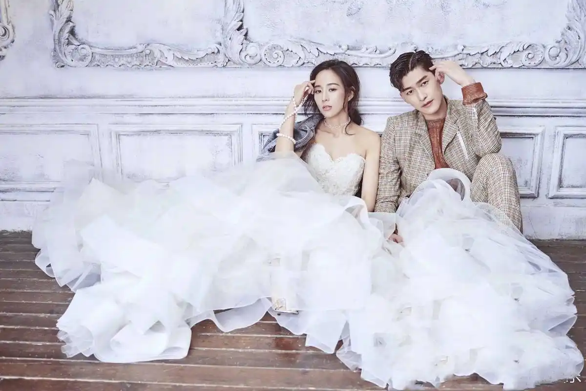 张翰张钧甯合体拍画报,婚纱照十分亮眼,网友: 好强的cp感