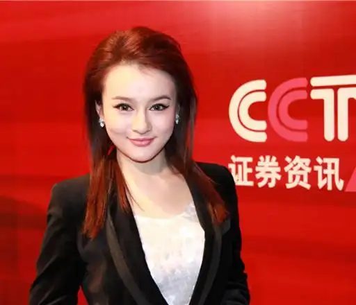 【她】曾是央视美女主持是高材生,却为月薪几千穷小子放弃事业!