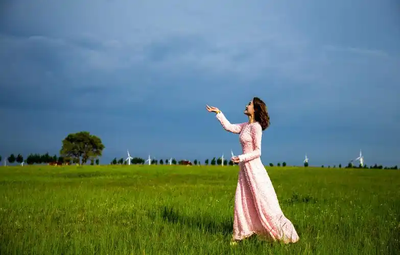 做一个心中有爱;的阳光女人.