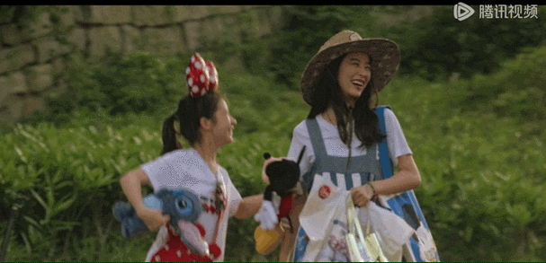 展开说    一,春色  李现周雨彤你们这哪里是新浪扫楼啊,这捧花照片