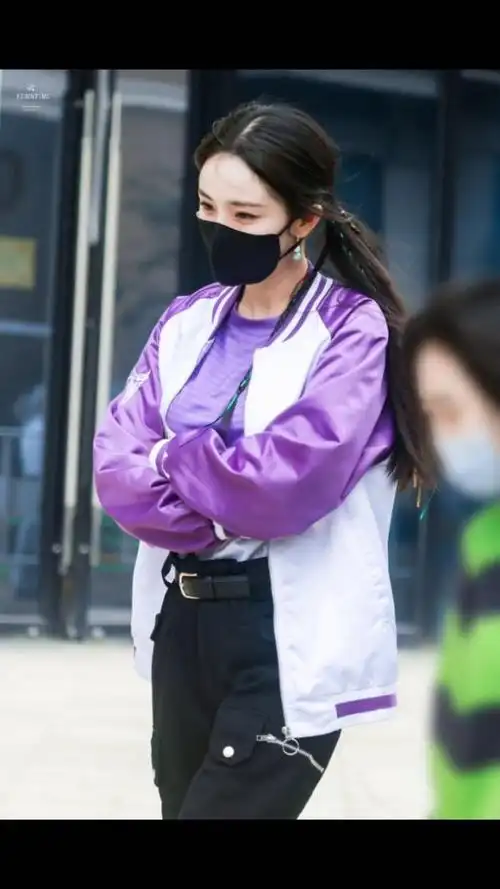 【杨幂】今天是双马尾脏辫小幂,是拽姐也是甜妹!