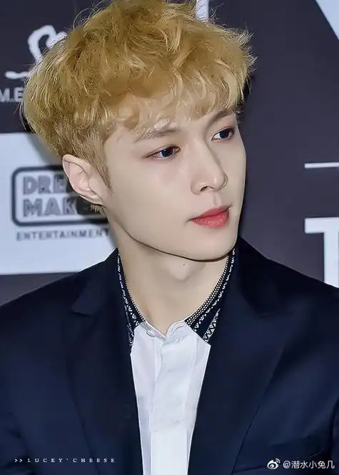 感谢张艺兴满足我对各种发色尝试的想象,虽然我不敢轻易尝试这些颜