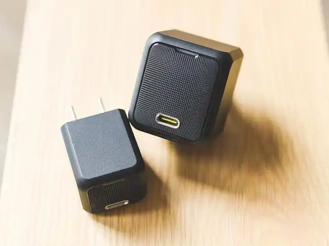 小型充电器功率终突破!65瓦开始崭露头角