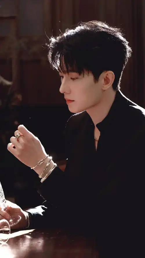 黑西装是杨洋的统治区