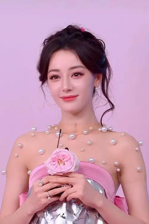 这么可爱的迪丽热巴,不能我一个人独享!|美女|女明星_网易订阅