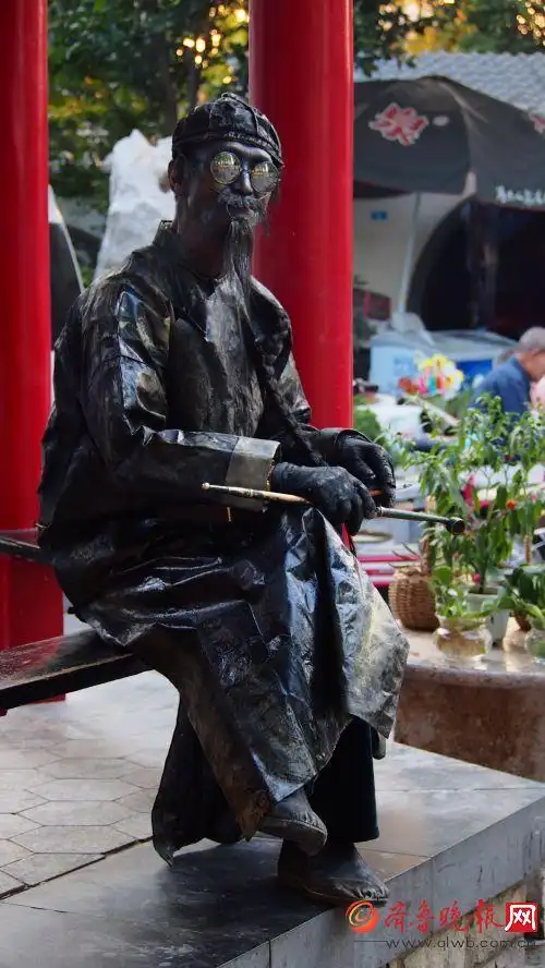 济南曲水亭街显现清末活人"铜雕",太逼真游客吓一跳