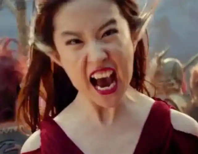 同样是演愤怒,刘亦菲狰狞,热巴呲牙,杨幂凶狠,唯独她变表情包