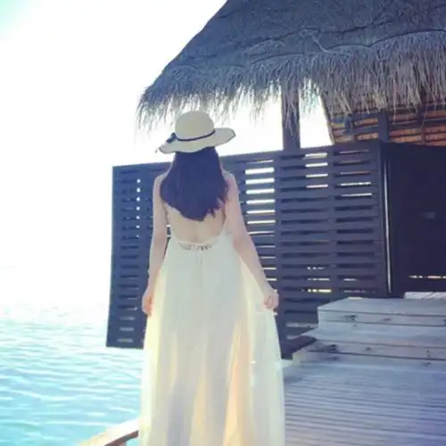 背影长发长裙女头像by李倩