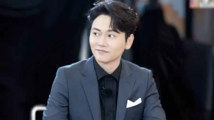 央视办喜剧综艺德云社孟鹤堂参加春晚为何对他情有独钟