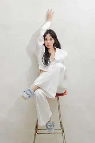 41岁韩女星韩艺瑟代言画报曝光 论冻龄我只服她!