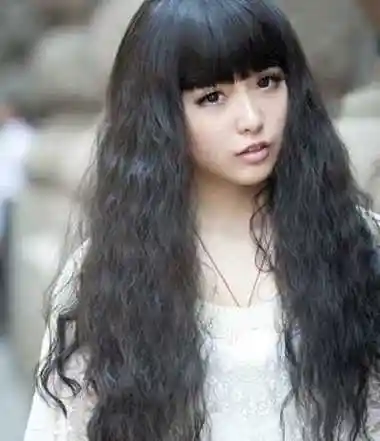 美翻!初秋蓬松女生烟花烫发型