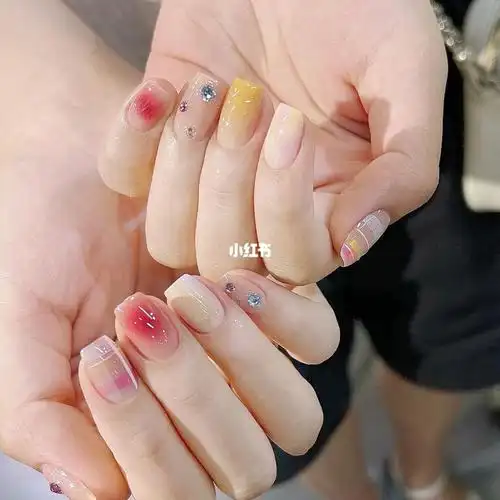 短指甲夏日彩虹美甲