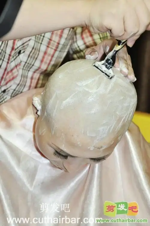 性感妹剃蜥蜴光头-剪发吧114#(37)