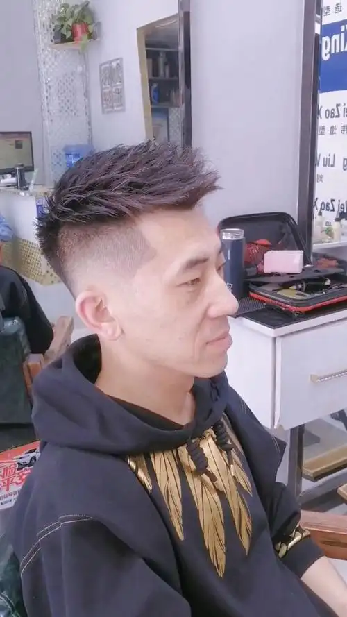 4cm烟花烫,男士夏季必剪发型.