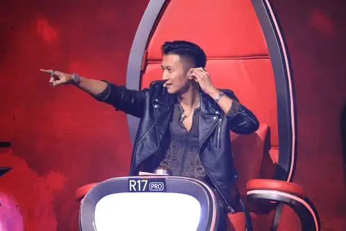 《中国好声音》谢霆锋战队两人晋级 冲刺鸟巢之夜