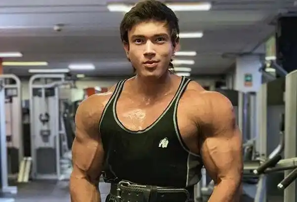 罗马尼亚巨臂哥健身多年变化照,网友:看上去像李小龙|健美|罗曼|黄志