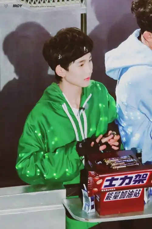 王源超话#王源2022时和岁暖#小绿衣合集"小绿衣就是我!"@tfboys-王源