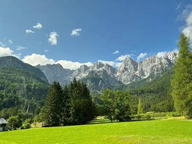 风景秀丽!周琦更新ins晒斯洛文尼亚的青山绿水照