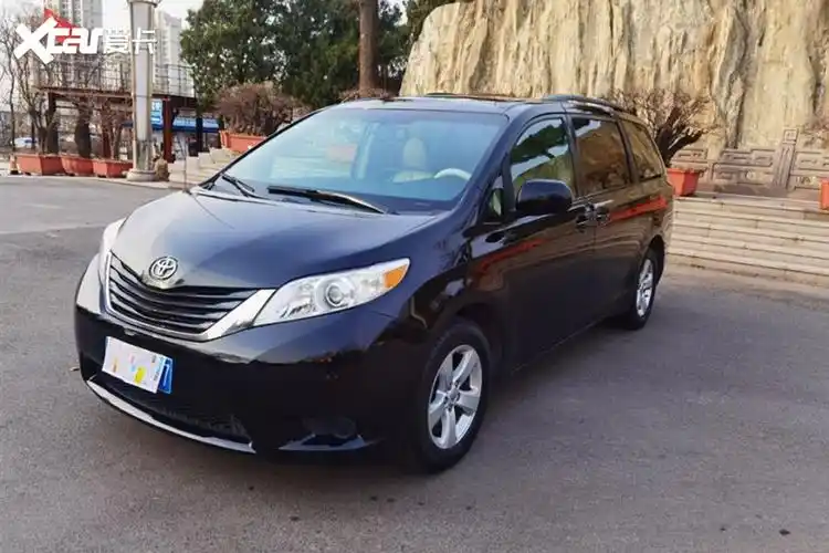 还有一款口碑不错,价格也炒得比较高的mpv车型,就是丰田sienna.