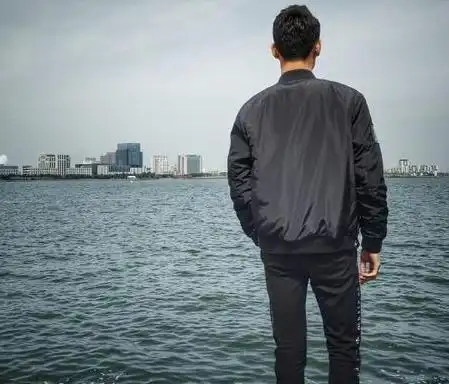 只看背影你能猜到几个男明星蔡徐坤杨洋完美最后一张很心疼