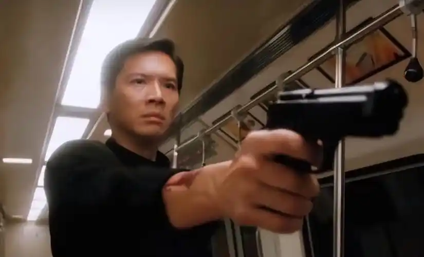 向华强夫妇包机回国,无意间曝光孙子正脸!