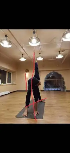 瑜伽体式:三角伸展式