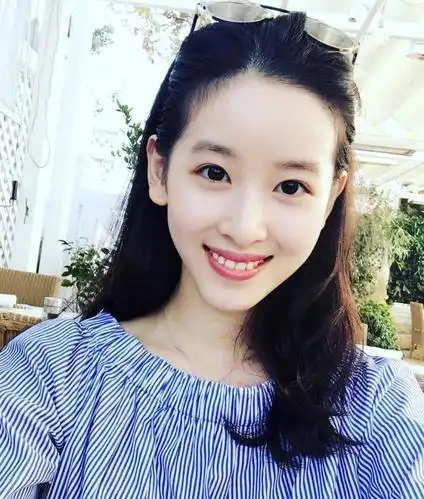 奶茶妹妹近况:陪东哥外出滑雪,打扮低调而且憔悴了很多