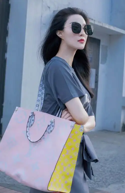 范冰冰最新时尚街拍范爷的状态要不要太好街拍的她也太好看了