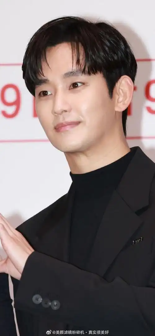 金秀贤主动降薪出演眼泪女王##金赛纶发金秀贤合影是为了炫耀