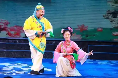 看戏|桃李梅大剧院里精彩不断,东北二人转展现无穷魅力