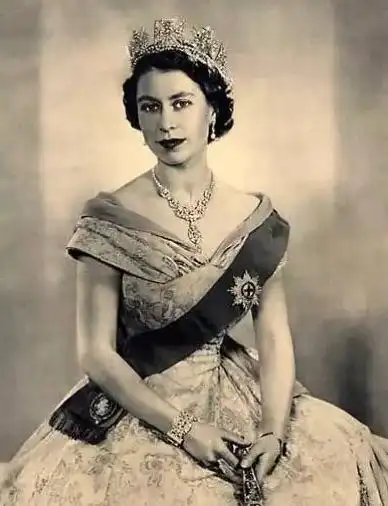 英国女王的圣诞演讲,伊丽莎白二世的贵族气质和女王风范 - 美篇