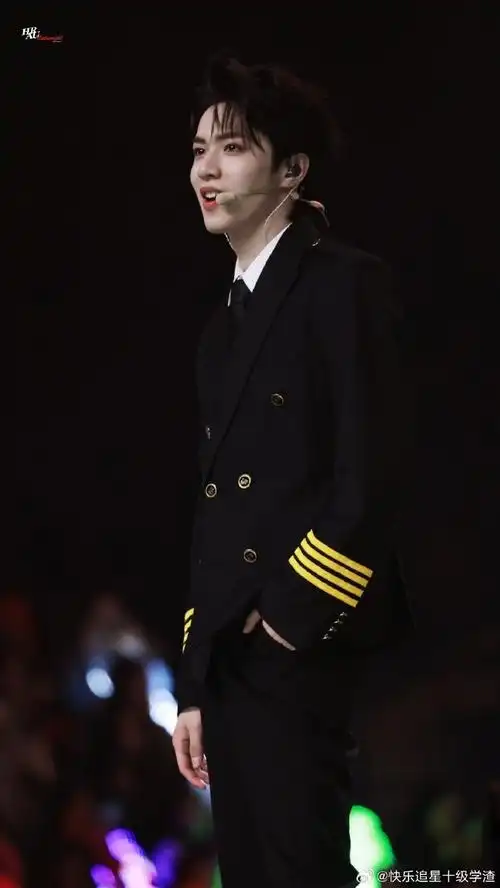 刘耀文胸前纹身贴